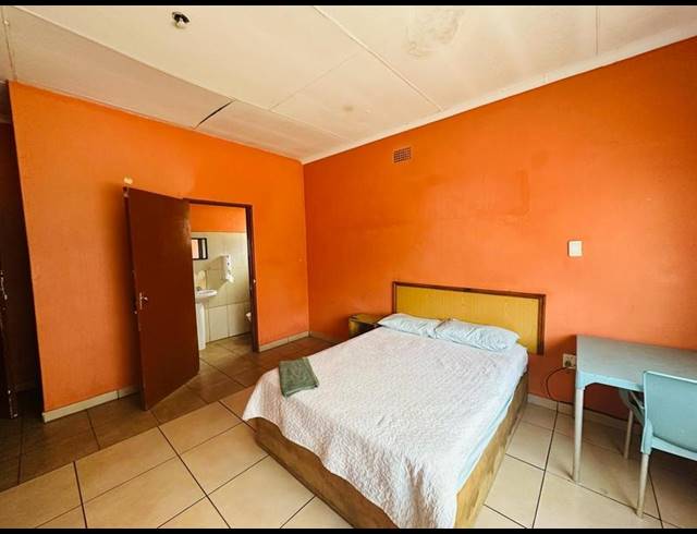 15 BEDROOM HOUSE FOR SALE IN KEMPTON PARK EXT 02